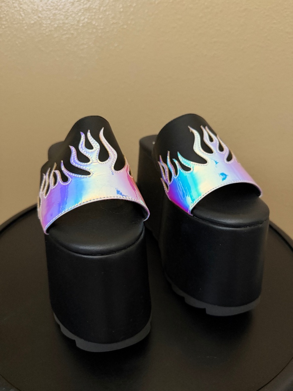 Brand New YRU GWEN FLAME - BLACK/ATLANTIS Platform Slides Size 6